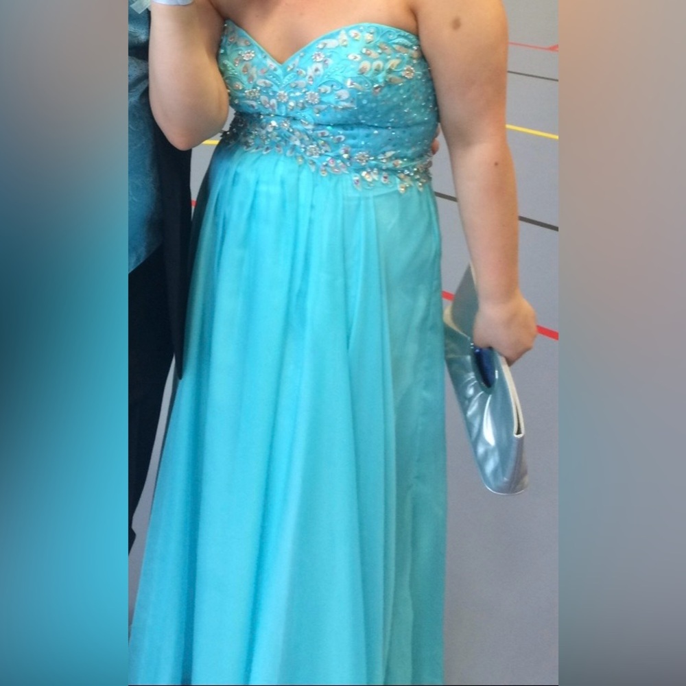 PROM DRESS👗- PRICE IS NEGOTIABLE